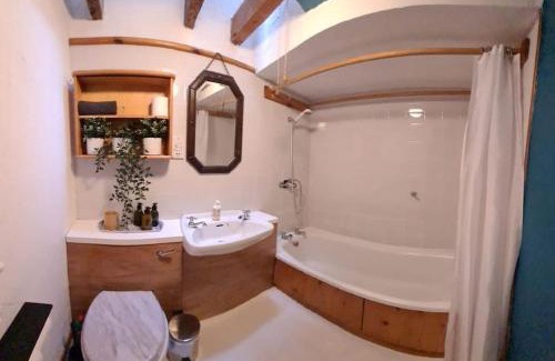 Robin Hood's Bay House | Pet-Friendly Bramblewick Cottage: Rated 9/10 by Guests