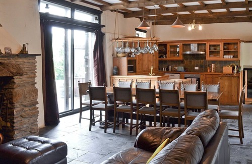 Hele Cottage | Spacious 6-Bedroom Retreat in Parracombe with Ocean Views