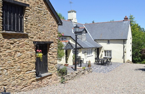 Hele Cottage | Spacious 6-Bedroom Retreat in Parracombe with Ocean Views