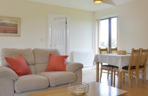 Lympsham House | Family-Friendly Stay at Bramley Cottage - 4-Star Excellence