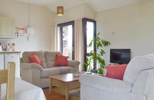 Lympsham House | Family-Friendly Stay at Bramley Cottage - 4-Star Excellence