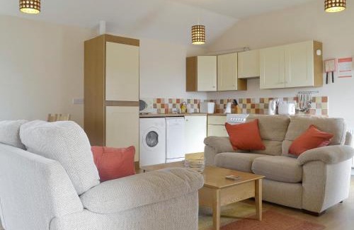 Lympsham House | Family-Friendly Stay at Bramley Cottage - 4-Star Excellence