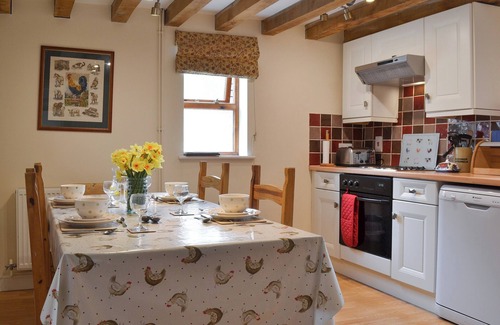 Longtown Cottage | Cozy 3 Bedroom Accommodation in Wormbridge with Breakfast