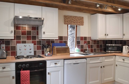 Longtown Cottage | Cozy 3 Bedroom Accommodation in Wormbridge with Breakfast