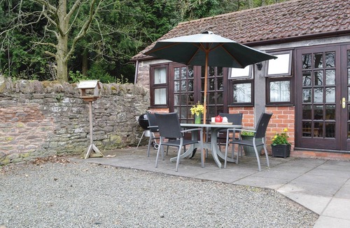 Longtown Cottage | Cozy 3 Bedroom Accommodation in Wormbridge with Breakfast