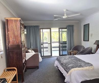 Bramston Beach Hotel | Relaxing Bramston Beach Resort with Pool and Family Amenities