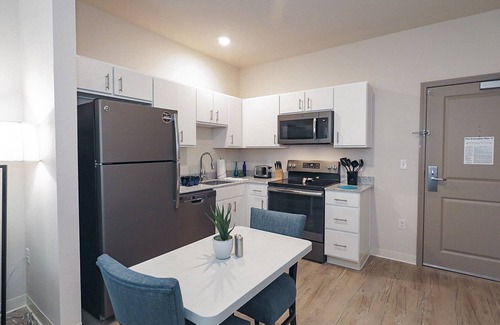 Plymouth Apartment | Newly Built 1 Bed Retreat with Spa & Pet-Friendly Amenities