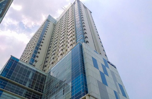 Pondokcina Apartment | Modern 1BR Apartment with City View at Atlanta Residences