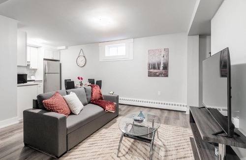 Central Hamilton Apartment | Modern 1BR Apartment in the Heart of Central City