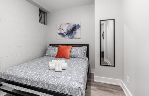 Central Hamilton Apartment | Modern 1BR Apartment in the Heart of Central City