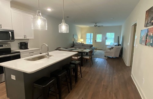 Auburn House | New Hotel Near Stadium with Family-Friendly Amenities