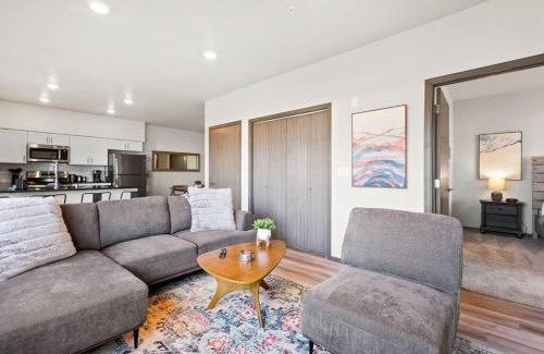 South Perry District Apartment | Modern 2 Bedroom Retreat Near Downtown & Perry District