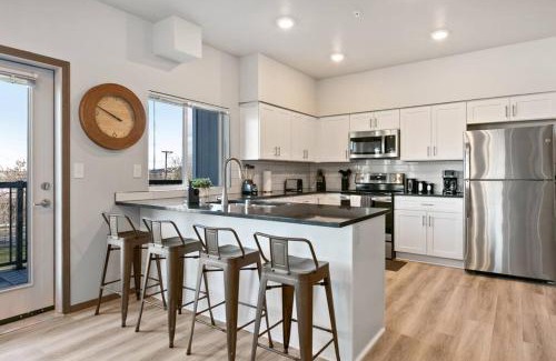 South Perry District Apartment | Modern 2 Bedroom Retreat Near Downtown & Perry District