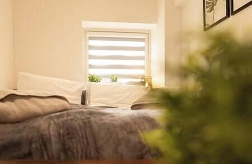 Wroxton Apartment | Modern 2 Bed Apartment with Breakfast & Family Friendly Perks