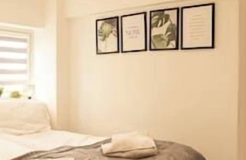 Wroxton Apartment | Modern 2 Bed Apartment with Breakfast & Family Friendly Perks