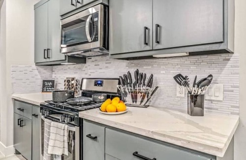 Southbelt/Ellington House | Modern Escape with King Bed & Breakfast Near NASA
