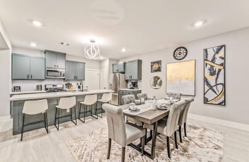 Southbelt/Ellington House | Modern Escape with King Bed & Breakfast Near NASA