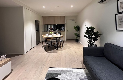 Docklands Apartment | Modern 2BR Waterfront Retreat in Docklands with Free Parking