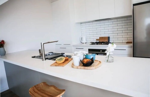 Wendouree House | New 3-Bedroom Townhouse Steps from the Lake