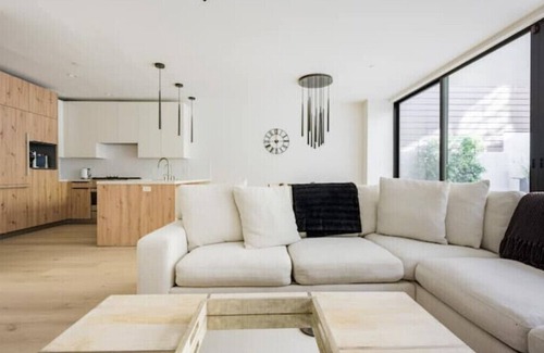 Noe Valley Condo | New 3 Bedroom Home with Beautiful Backyard for Families