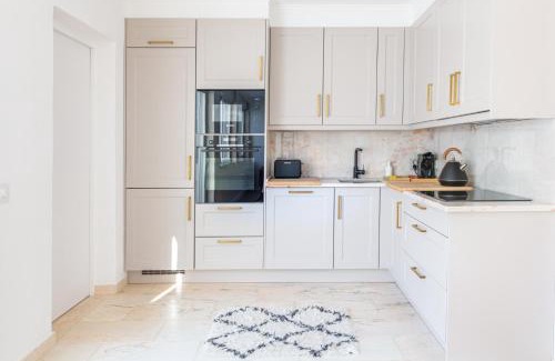 Cacilhas Apartment | Family-Friendly 3-Bedroom Apartment with Sunny Patio