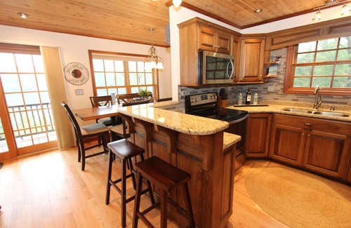 Dundee House | New 3 BR East Lake House with Game Room & Scenic Views