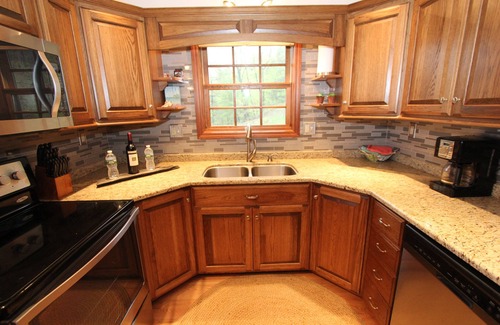 Dundee House | New 3 BR East Lake House with Game Room & Scenic Views