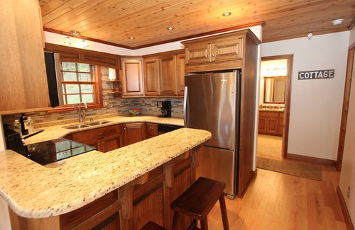 Dundee House | New 3 BR East Lake House with Game Room & Scenic Views