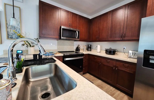 Makaha Valley House | New 4BHK Ocean & Mountain View Home with Breakfast