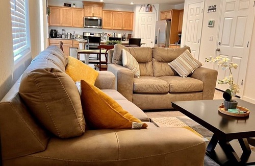 Chowchilla House | New 5 Bedroom Home Near Yosemite with Family-Friendly Amenities