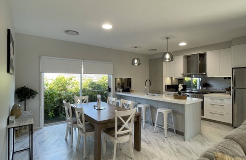 Redhead House | New 5-Star Home Steps from RedHead Beach with Breakfast
