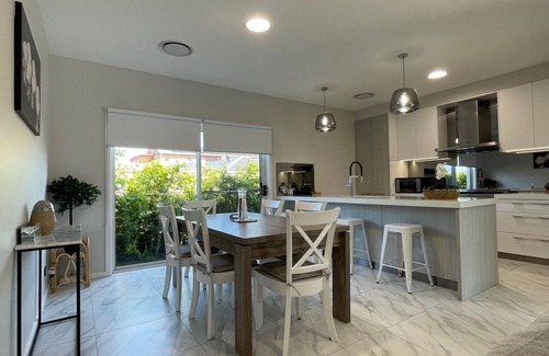 Redhead House | New 5-Star Home Steps from RedHead Beach with Breakfast