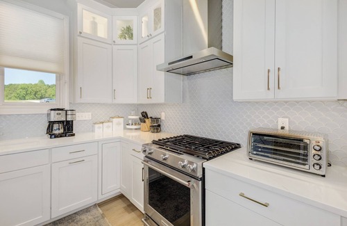 Seneca House | Experience a New Stay with Ocean Views & 10/10 Guest Rating