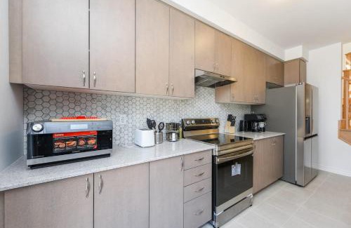 Halton Regional Municipality House | Brand New 7beds-kingbedsfamilysleep15playtable