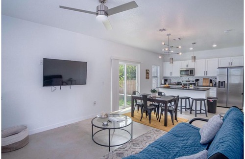 Denver Heights Apartment | Discover 8 Stylish 3BR Near Vibrant Downtown - Kid-Friendly