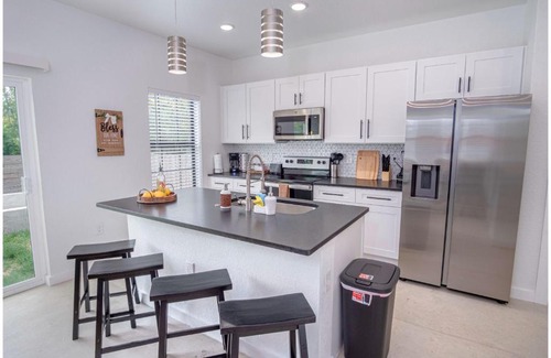 Denver Heights Apartment | Discover 8 Stylish 3BR Near Vibrant Downtown - Kid-Friendly