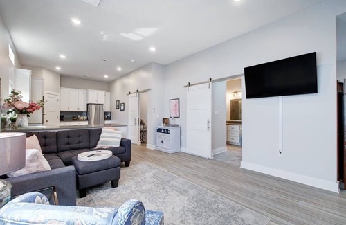 Austin Hills House | Pet-Friendly Arboretum Bungalow with Spa & Breakfast Included