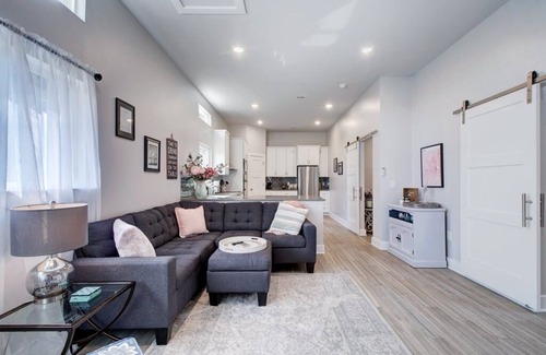 Austin Hills House | Pet-Friendly Arboretum Bungalow with Spa & Breakfast Included