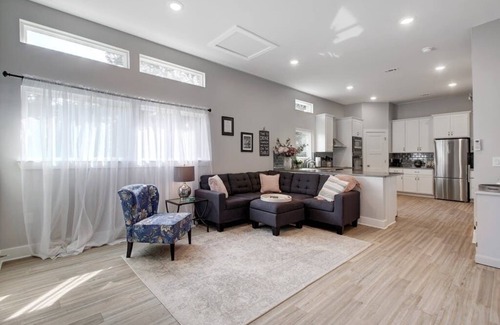Austin Hills House | Pet-Friendly Arboretum Bungalow with Spa & Breakfast Included