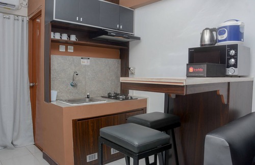 Depok Apartment | New 2BR Retreat at Cinere Resort with Pool & Kitchen