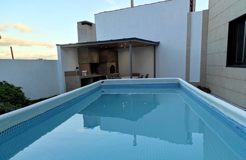 Isla de Arosa Apartment | New Apartment with Oceanfront Views and Pool Access