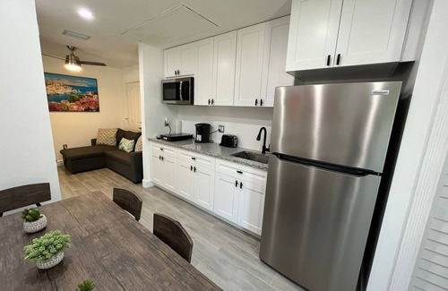 Palm City Apartment | New Apartment with Breathtaking Lake View & Spa Amenities