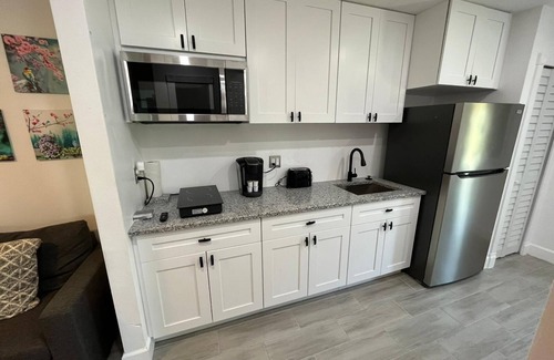 Palm City Apartment | New Apartment with Breathtaking Lake View & Spa Amenities