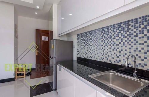 Chamkar Mon Apartment | Modern Apartment in the Heart of Town with Kitchen Access