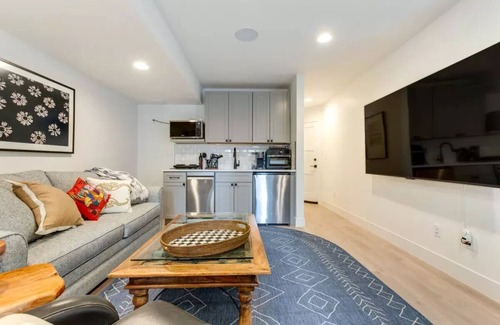 Sloan Lake House | New 2-Room Apartment by the Park with Downtown Access