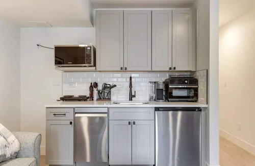 Sloan Lake House | New 2-Room Apartment by the Park with Downtown Access