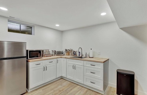 Scenic Heights Apartment | Brand New Arvada Guest Suite| Sauna | Fire Pit