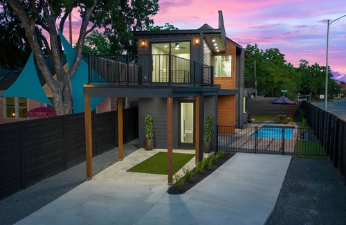 Cherrywood House | Relaxing Dancy Fancy: Downtown Austin Home with Pool
