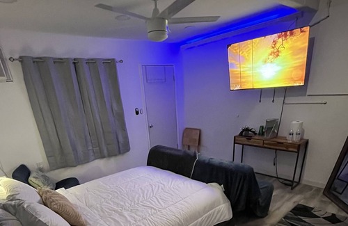 San Bernardino House | BRAND NEW Beautiful AFFORDABLE Private Room, 5 min from Nos Center