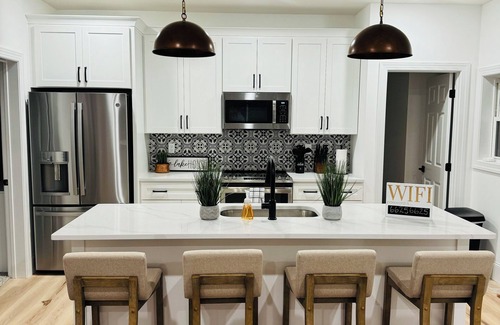 La Follette Condo | Brand New Build! 3BR Norris Lakeview Deerfield Condo w/Covered Boat Slip